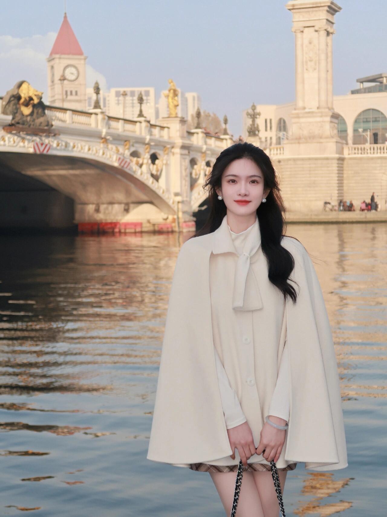 Classic Style Shawl/Cape. Woollen Coat Women's Autumn And Winter.