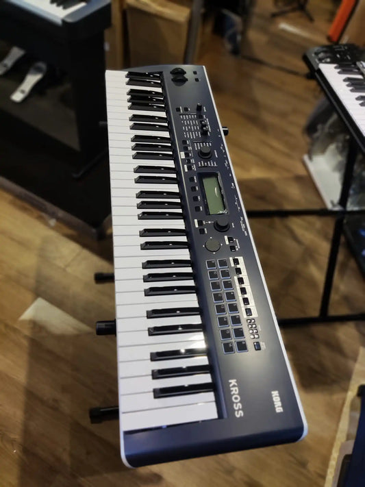 Korg Kross 2 61-Key Synthesizer Workstation Black